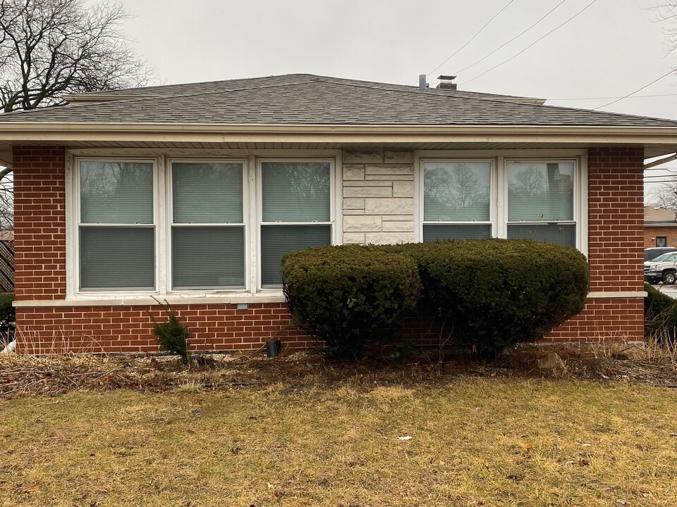 14249 Cottage Grove Ave in Dolton, IL - Building Photo