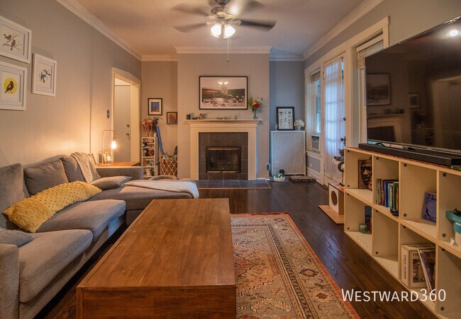 property at 3642 N Pine Grove Ave