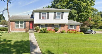 2909 Thistlewood Dr in Louisville, KY - Building Photo