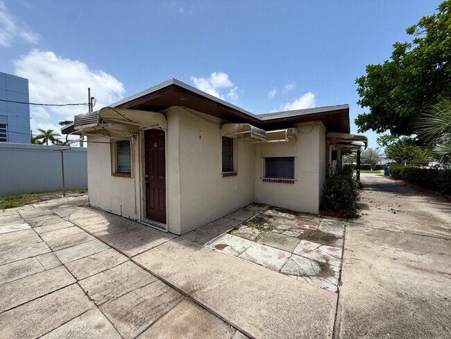 property at 43 E 16th St