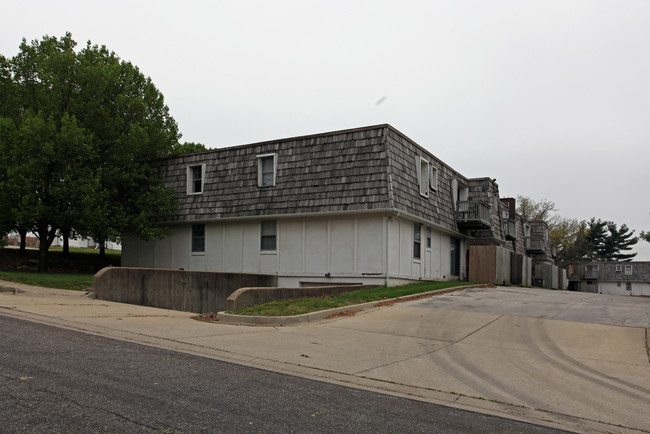 Hickory Hills Apartments in Mission, KS - Foto de edificio - Building Photo