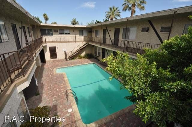 6954 Woodman Ave in Los Angeles, CA - Building Photo - Building Photo