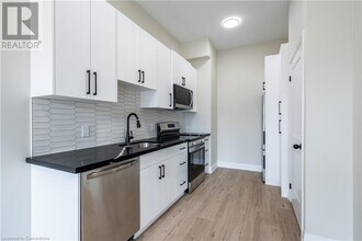 732 11th Ave in Hamilton, ON - Building Photo - Building Photo
