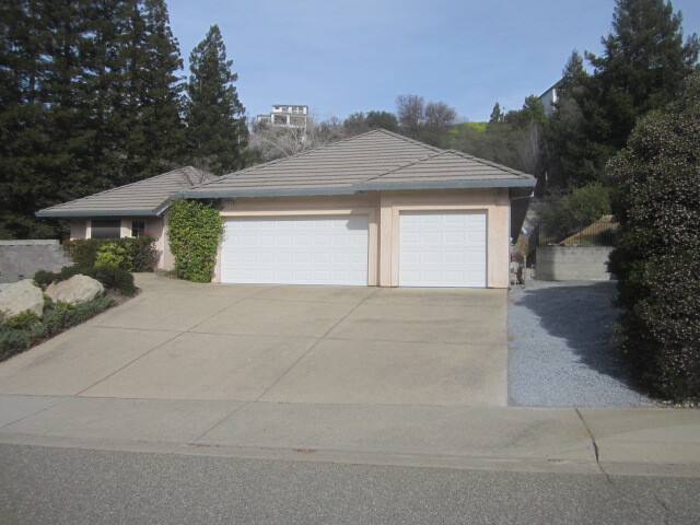 property at 11060 Sunrise Ridge Cir