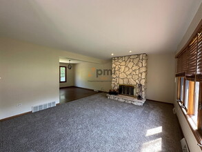 334 Little John Dr in Schererville, IN - Building Photo - Building Photo