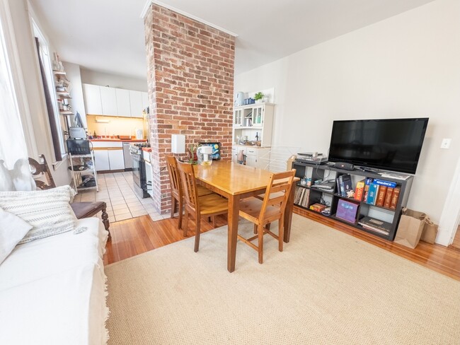 589 Franklin St in Cambridge, MA - Foto de edificio - Building Photo