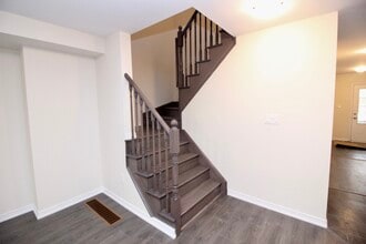 190 Esther Cres in Thorold, ON - Building Photo - Building Photo