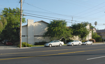 Vineyard Apartments in Santa Clara, CA - Building Photo - Building Photo