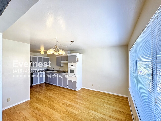 868 Peralta Ave in San Francisco, CA - Foto de edificio - Building Photo