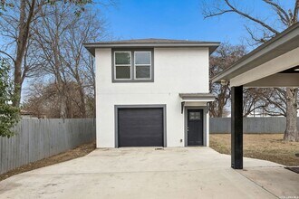 303 Pendleton Ave in San Antonio, TX - Foto de edificio - Building Photo