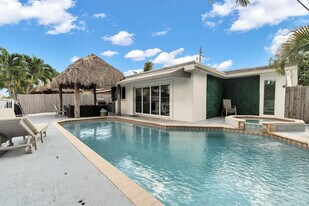 2233 SE 15th St in Pompano Beach, FL - Building Photo