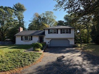 27 Lincoln Cir W in Andover, MA - Building Photo