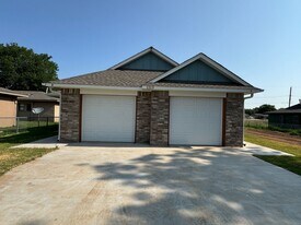 1313 SW Wisconsin Ave in Lawton, OK - Building Photo