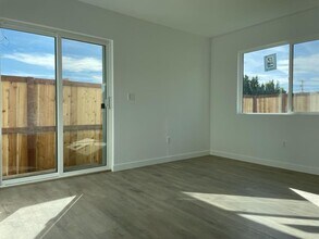 11648 Arminta St in Los Angeles, CA - Building Photo - Building Photo