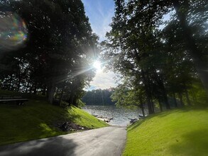 120 Point Shore Private Dr in Piney Flats, TN - Foto de edificio - Building Photo