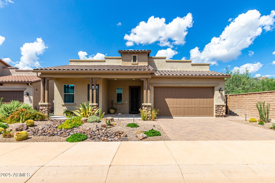 6050 E Santa Cruz Dr in Scottsdale, AZ - Foto de edificio