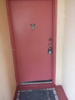 3399 Foxcroft Rd, Unit . in Miramar, FL - Building Photo