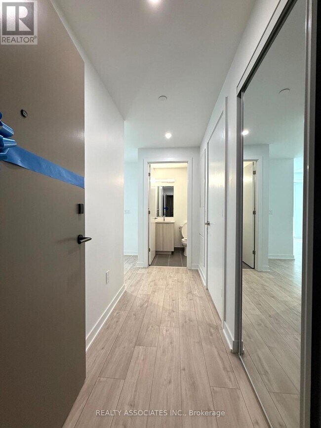 720 Whitlock Ave in Milton, ON - Building Photo - Building Photo