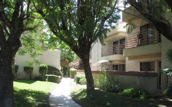 Park Apartments in Palm Springs, CA - Foto de edificio - Building Photo