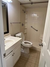 3156 Heathstead Pl, Unit E in Charlotte, NC - Foto de edificio - Building Photo
