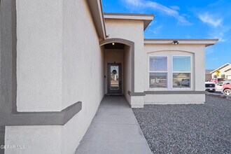 5025 Marcella Santillana in El Paso, TX - Building Photo - Building Photo