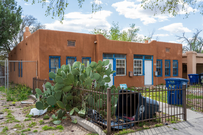 2132 & 2134 Gold Ave SE in Albuquerque, NM - Building Photo - Building Photo