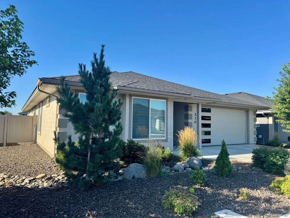 210 E Stanford Ave in Ellensburg, WA - Building Photo