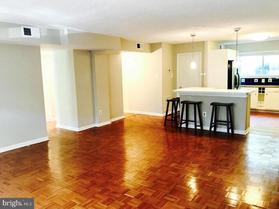 54 N Bedford St in Arlington, VA - Building Photo