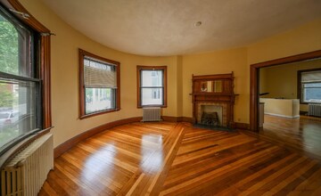 22 Grand View Ave, Unit 1 in Somerville, MA - Foto de edificio - Building Photo