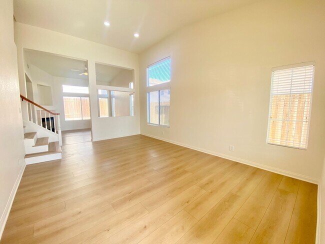 590 Vista Del Sol in Camarillo, CA - Building Photo - Building Photo