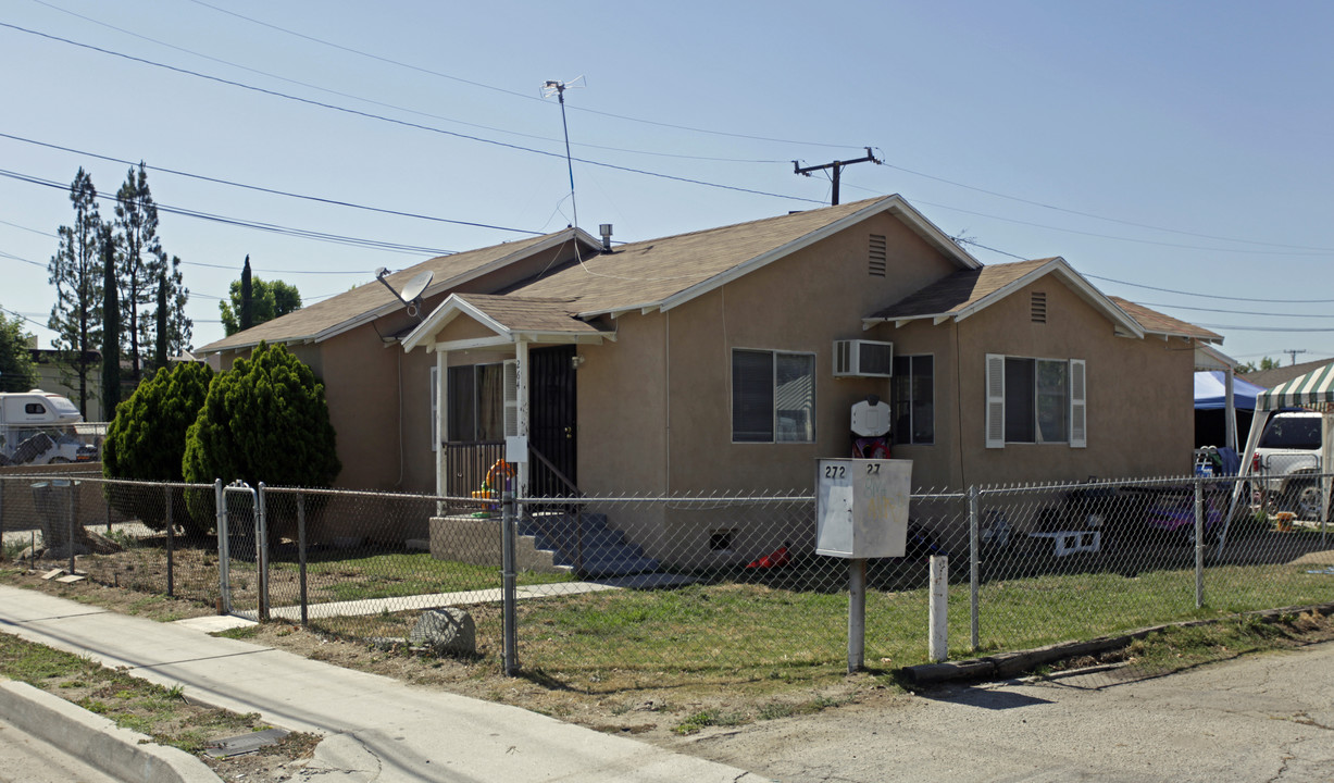 264-272 W Merrill Ave in Rialto, CA - Building Photo