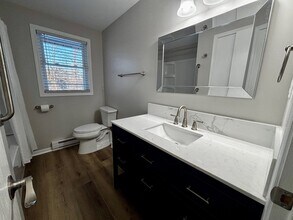 981 Yale Ave, Unit 1 in Mansfield, OH - Building Photo - Building Photo