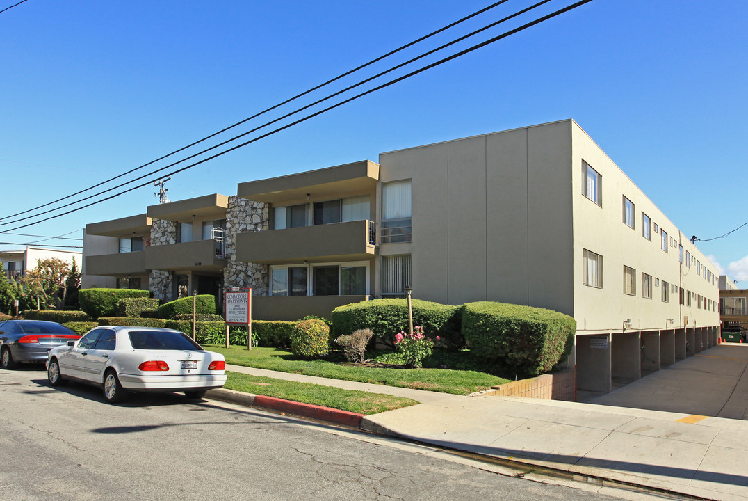 Commodore Apartments in Torrance, CA - Building Photo