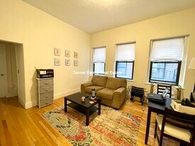 15 Aberdeen St, Unit 2 in Boston, MA - Building Photo
