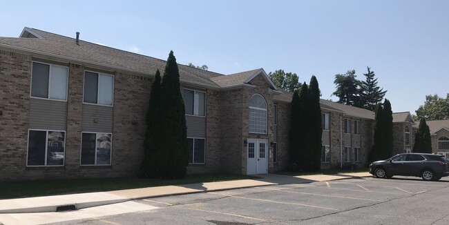 Evergreen Apartments in Eaton Rapids, MI - Building Photo - Building Photo