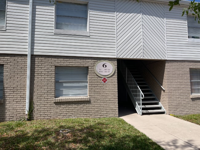 property at 7210 N Manhattan Ave