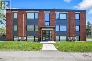 695 Morgan St in Ottawa, ON - Building Photo