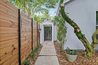 2558 Trapp Ave in Miami, FL - Building Photo - Building Photo