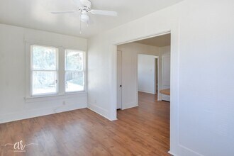 1329 S 11th St, Unit B in Abilene, TX - Foto de edificio - Building Photo