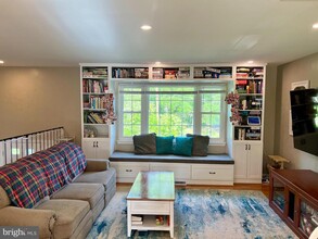 7209 Popkins Farm Rd in Alexandria, VA - Building Photo - Building Photo