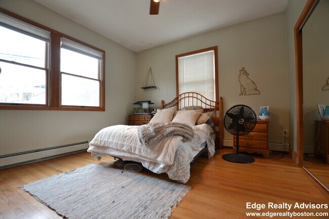 75 Easton St, Unit 1 in Boston, MA - Building Photo - Building Photo