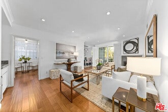 11667 Gorham Ave-Unit -101 in Los Angeles, CA - Building Photo - Building Photo