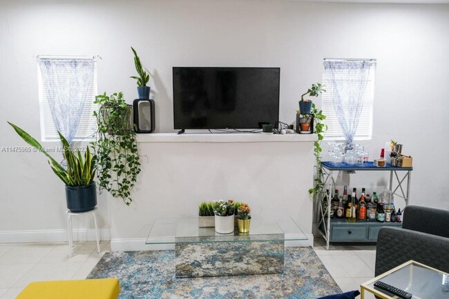 1325 NW 55th St-Unit -1 in Miami, FL - Building Photo - Building Photo