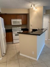 3370 Pinewalk Dr N, Unit 1215 in Margate, FL - Foto de edificio - Building Photo