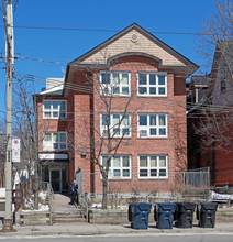 172 Carlton St in Toronto, ON - Building Photo - Building Photo