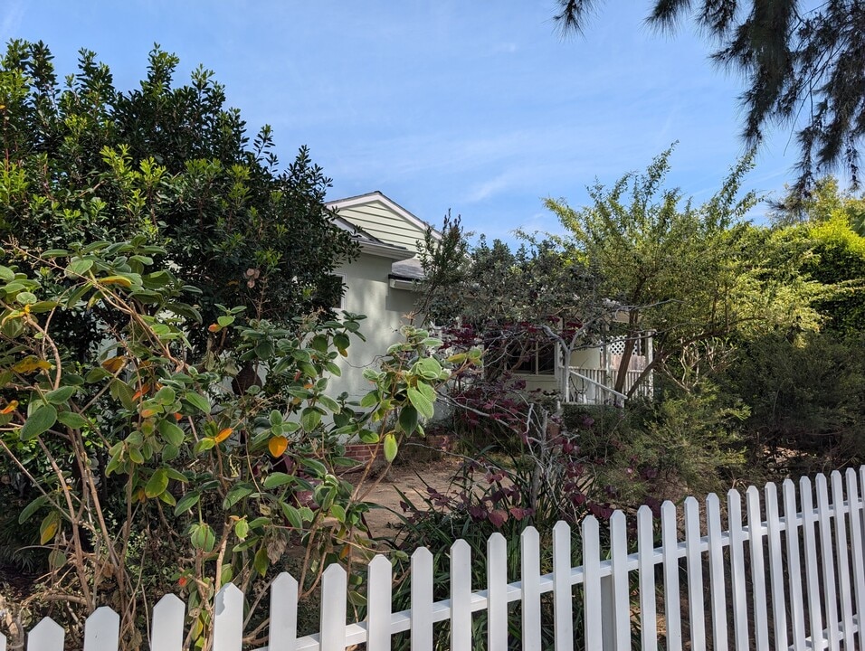 1043 Pacific St, Unit 1 in Santa Monica, CA - Building Photo