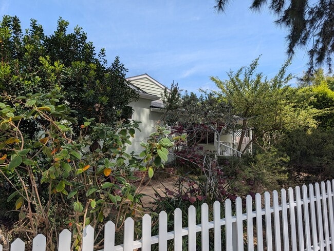 1043 Pacific St, Unit 1, Unit 1