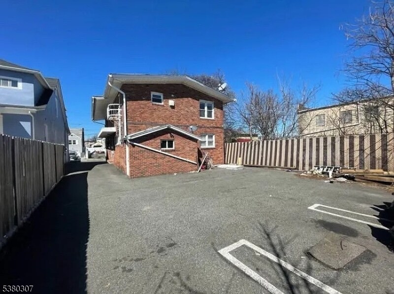 620 Essex Ave in Linden, NJ - Building Photo