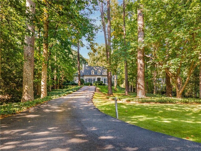 4224 E Conway Dr NW in Atlanta, GA - Building Photo - Building Photo