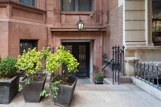 121 W 79th St in New York, NY - Foto de edificio - Building Photo